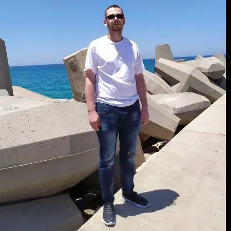 Dennis, 44לוד 