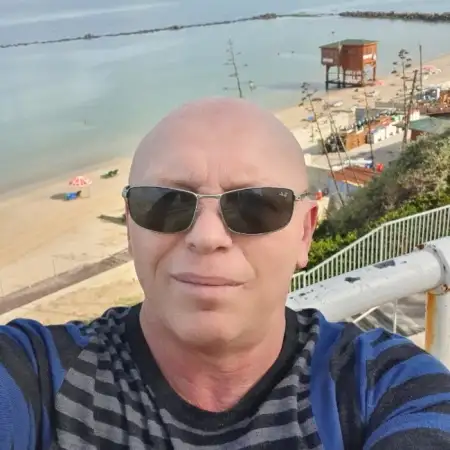 Ginnadiy, 56בת ים