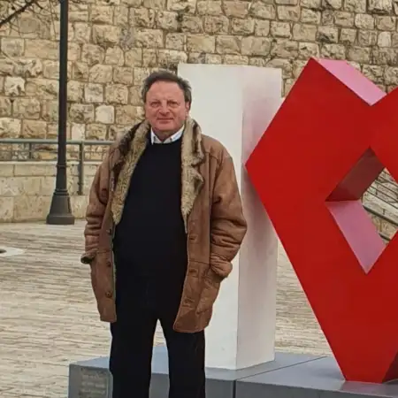 Vladimir, 67מעלה אדומים 
