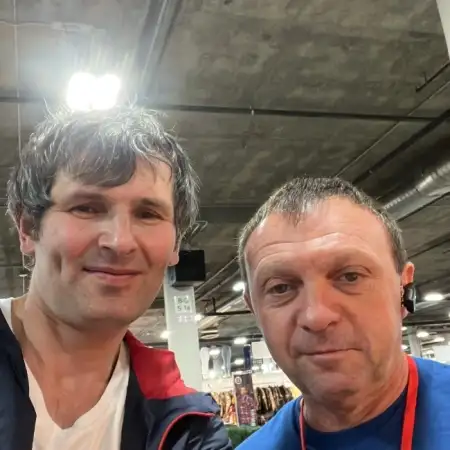 Avraham, 44