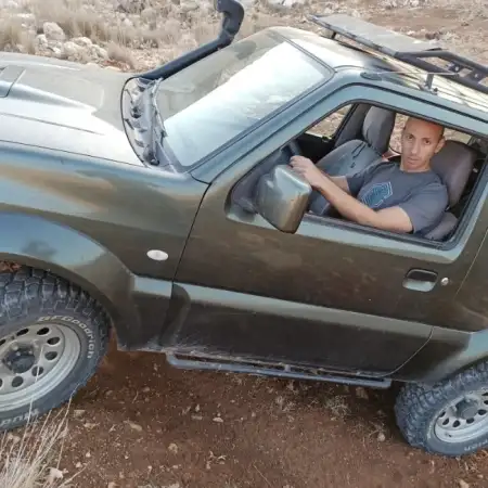 Avi, 47רעננה