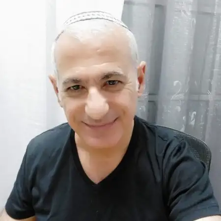 אהרון, 67בת ים 