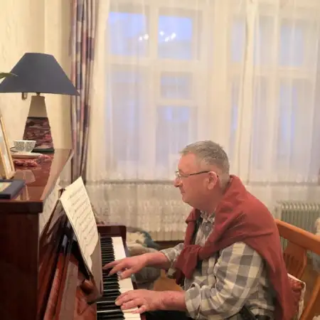 Igor, 61 