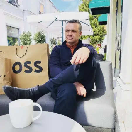 Vlad, 51