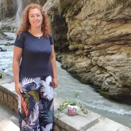 Nelli, 51