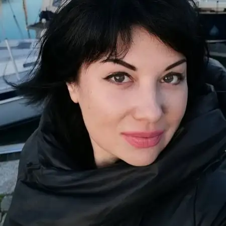 Elina, 46 