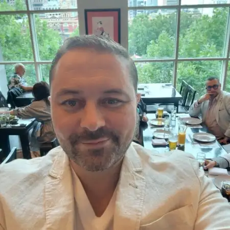 Avraham, 44