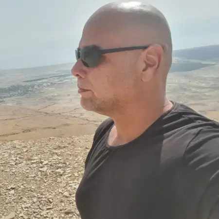 רוני, 47בת ים
