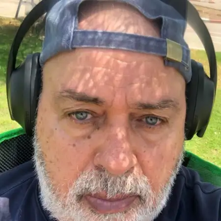 רון, 71תל אביב 