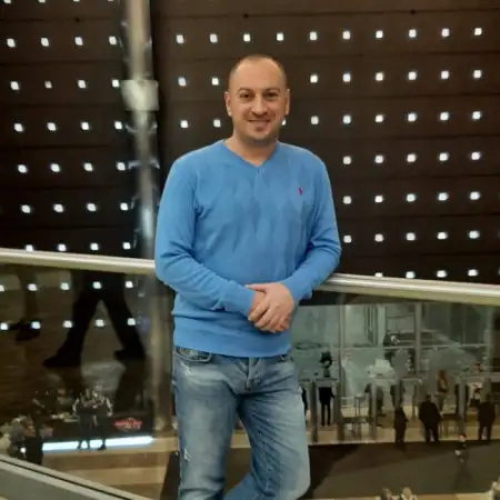 Stas, 46