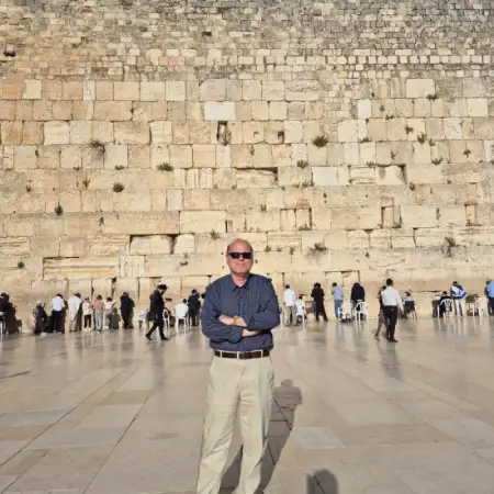 אבי, 60 רמת גן