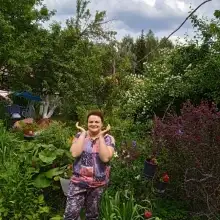 תמונה אלינה 1 Я в саду на даче
