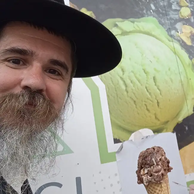 Yosef, 52
