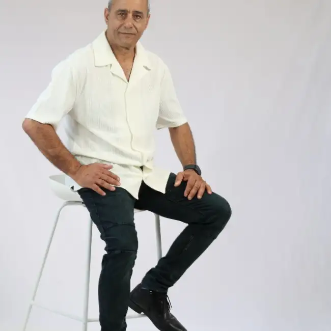 יאיר · 66 ·           