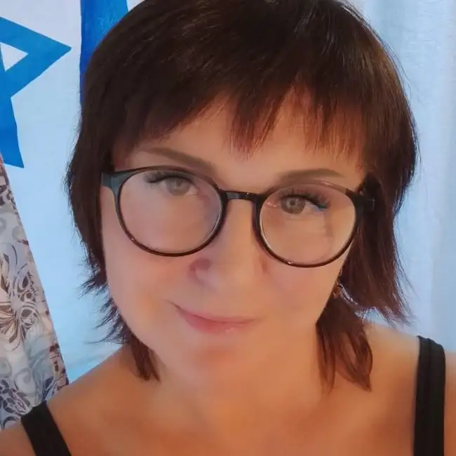 אנה · 48 ·